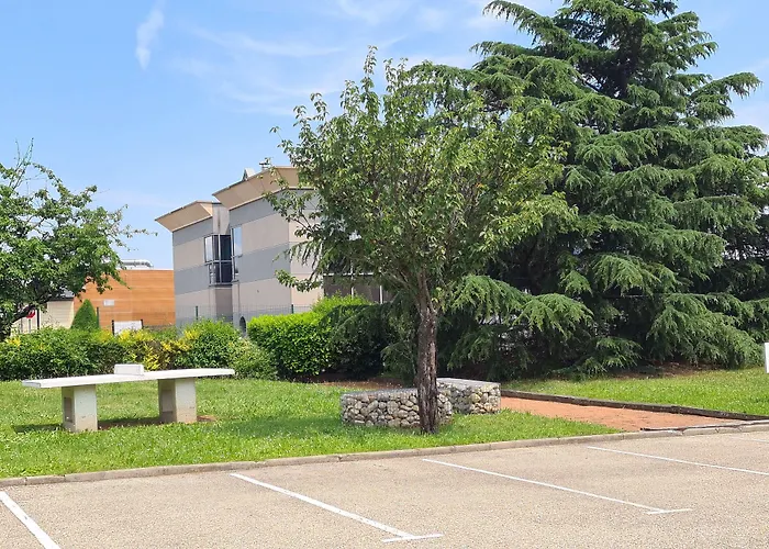Campanile Saint-etienne Est- מלון 3*