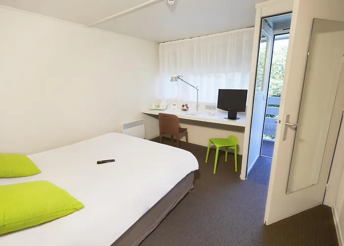 מלון Campanile Saint-etienne Est- 3*