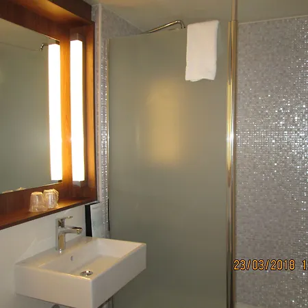 Campanile Saint-etienne Est- Hotel 3*
