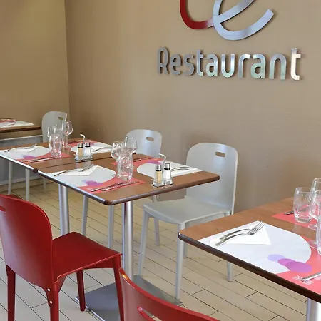 Campanile Saint-etienne Est- Hotel 3*