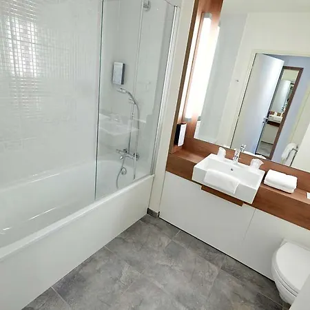 Campanile Saint-etienne Est- Hotel 3*